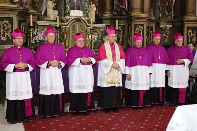 Petorica svećenika Varaždinske biskupije svečano uvedena u službu kanonika Zbornog kaptola